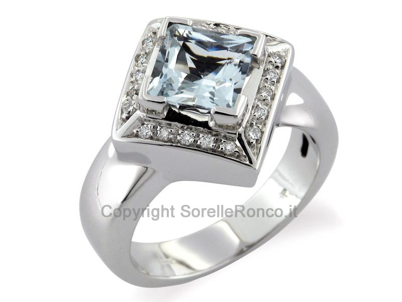 ANELLO IN ORO CON ACQUAMARINA E DIAMANTI