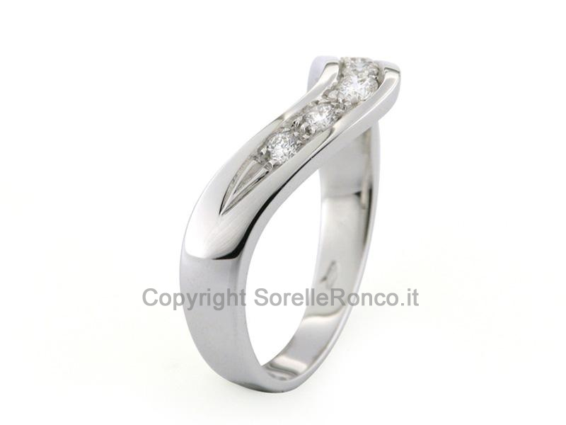 ANELLO IN ORO CON DIAMANTI CT. 0.24