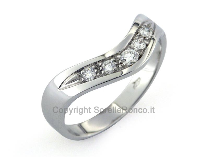 ANELLO IN ORO CON DIAMANTI CT. 0.24