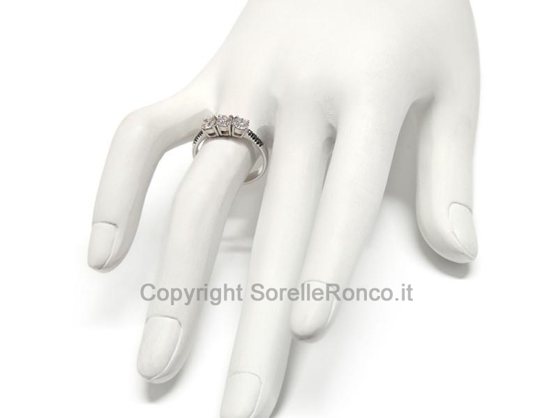 ANELLO TRILOGY ORO BIANCO DIAMANTI 0.79 CT
