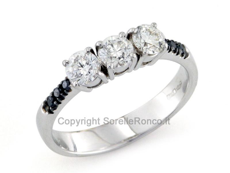 ANELLO TRILOGY ORO BIANCO DIAMANTI 0.79 CT