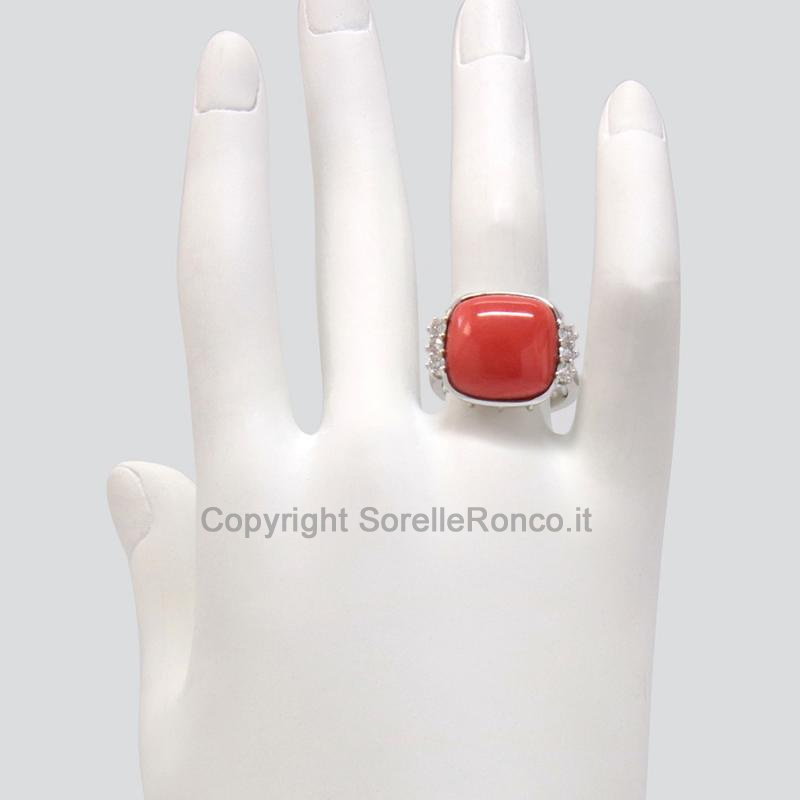 ANELLO IN ORO BIANCO DIAMANTI E CORALLO ROSSO