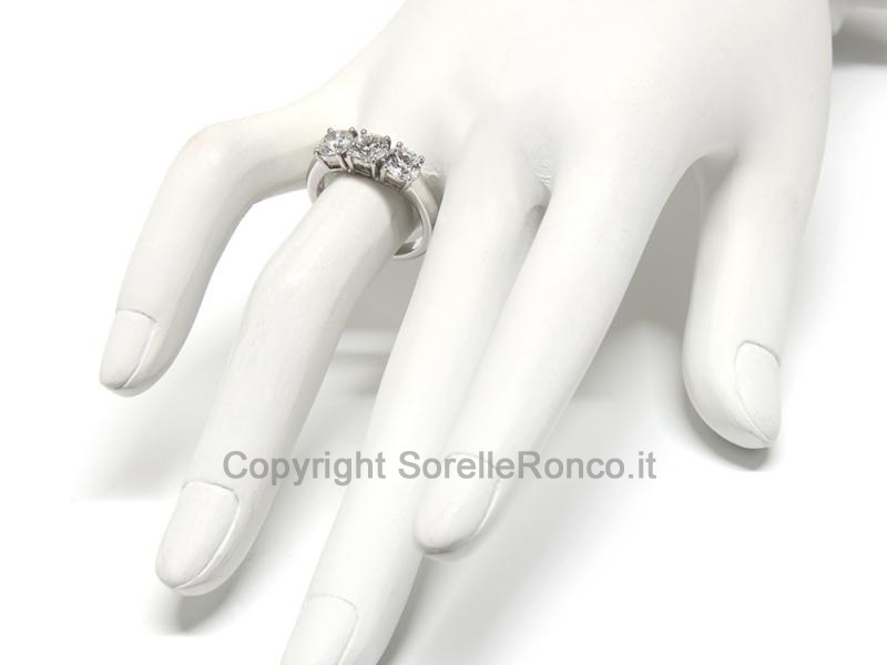 ANELLO TRILOGY CON DIAMANTI 2.10 CT