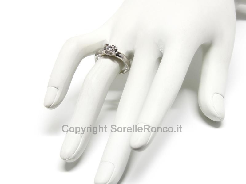 ANELLO SOLITARIO CON DIAMANTE 0.20 CT