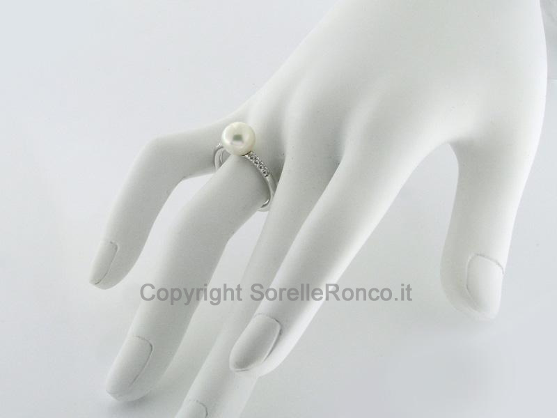 ANELLO CON PERLA E DIAMANTI ORO BIANCO