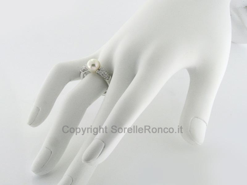 ANELLO PERLA E PAVÈ DIAMANTI