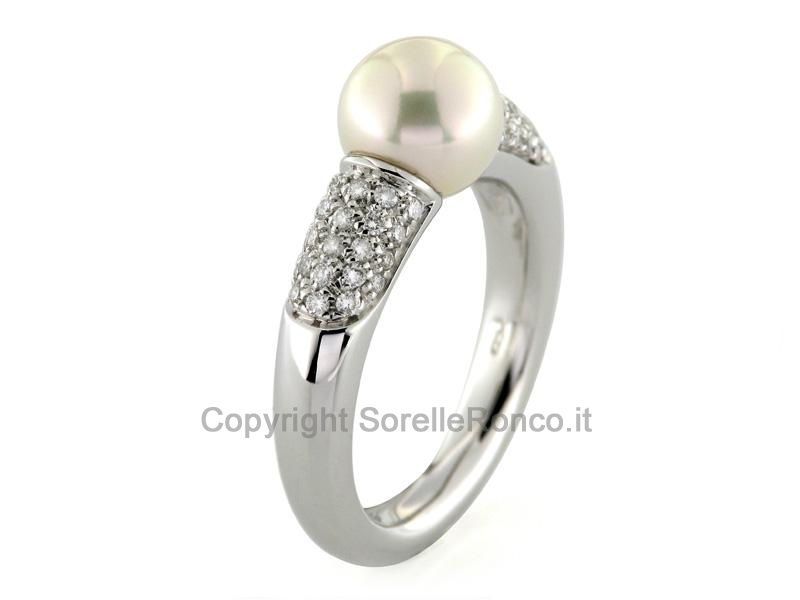 ANELLO PERLA E PAVÈ DIAMANTI