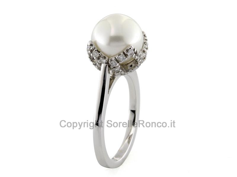 ANELLO CON PERLA SU CESTINO DI DIAMANTI