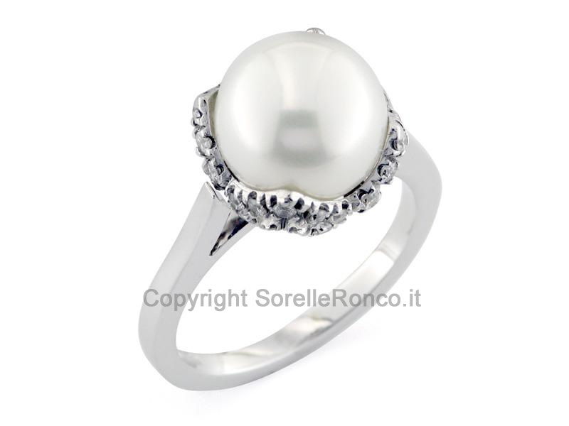 ANELLO CON PERLA SU CESTINO DI DIAMANTI