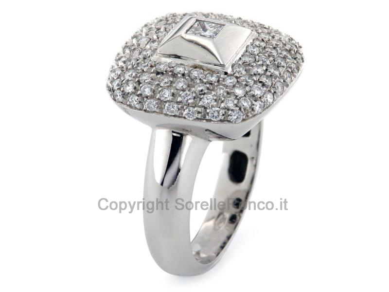 ANELLO IN ORO A FORMA DI CUSCINO 