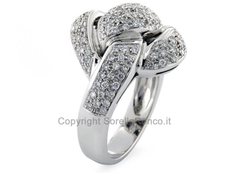 ANELLO A FORMA DI NODO CON DIAMANTI
