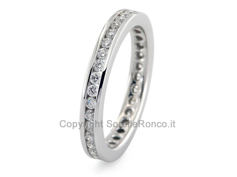 ANELLO ETERNITY ORO E DIAMANTI INCASTONATI A NOTTE