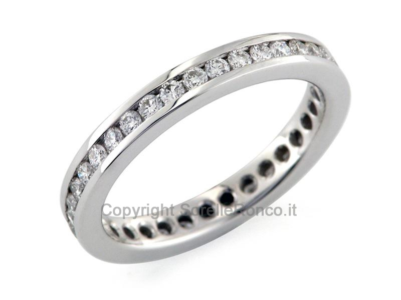 ANELLO ETERNITY ORO E DIAMANTI INCASTONATI A NOTTE