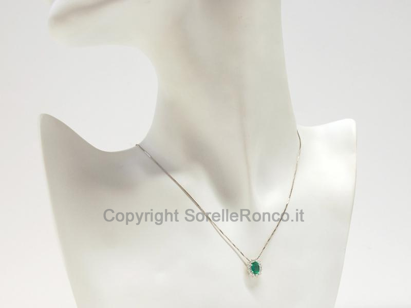 GIROCOLLO IN ORO CON SMERALDO 0.59 CT