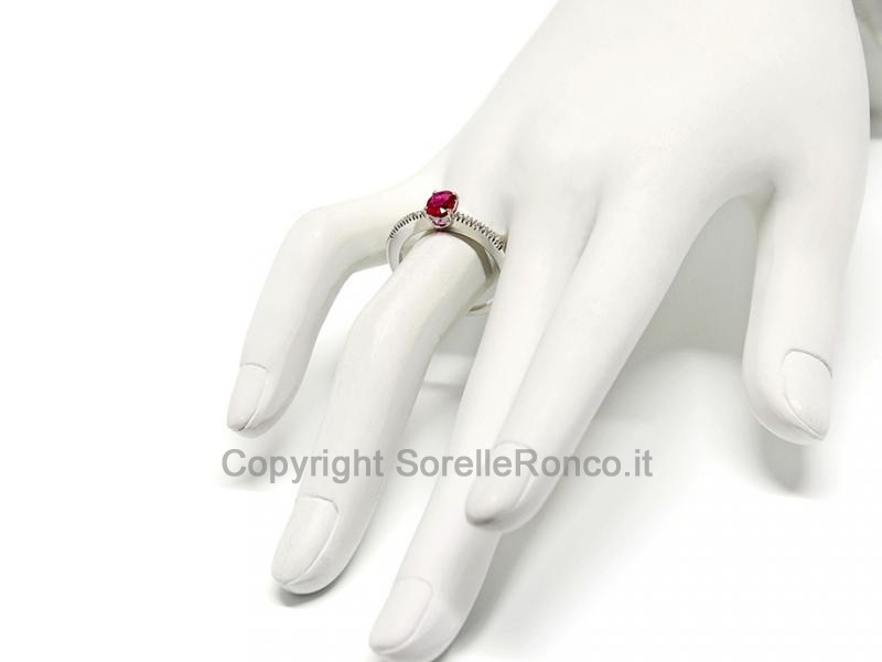 ANELLO IN ORO CON RUBINO E DIAMANTI