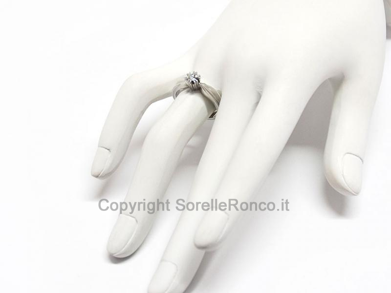 ANELLO SOLITARIO CON DIAMANTE 0.16 CT