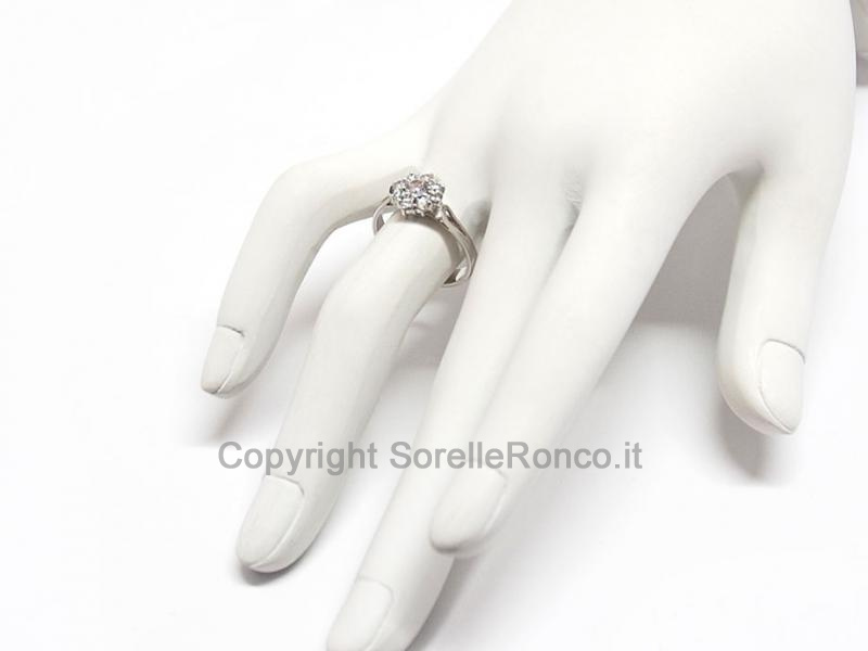 ANELLO A FIORE ORO E DIAMANTI