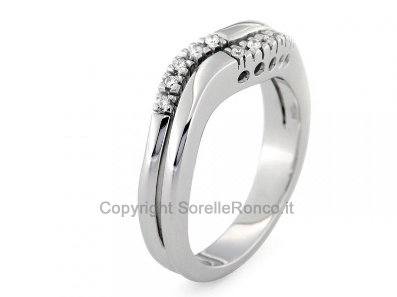 ANELLO IN ORO CON DIAMANTI  0.10 CT