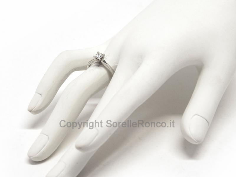 ANELLO SOLITARIO DIAMANTE QUADRATO 0.51CT 4 GRIFFE