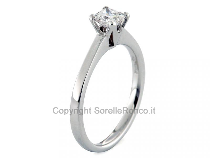 ANELLO SOLITARIO DIAMANTE QUADRATO 0.51CT 4 GRIFFE