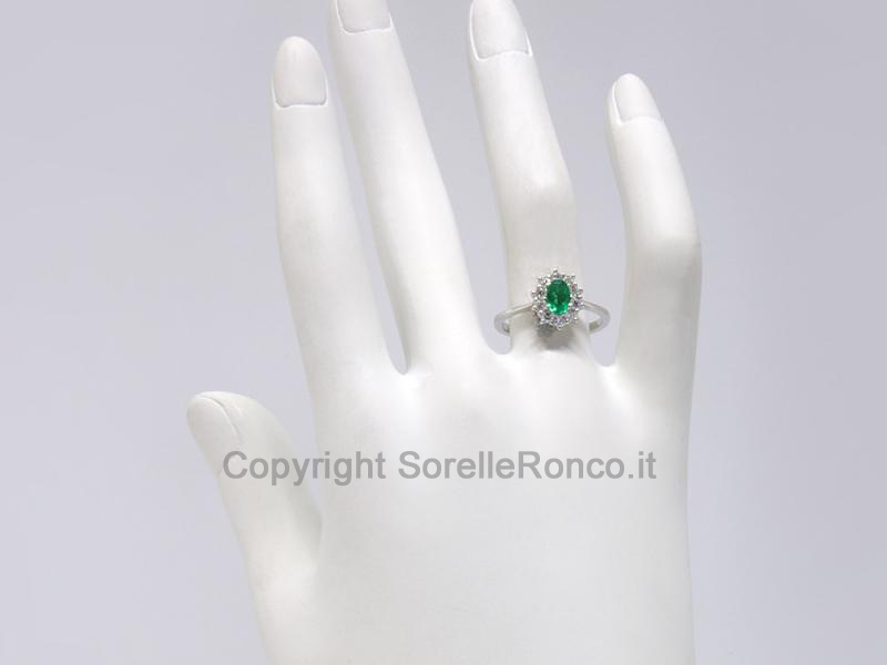 ANELLO CON DIAMANTI E SMERALDO 0.53 CT