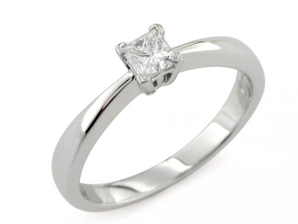 CF01328 - Anello con Diamante Solitario 0.32 Ct
