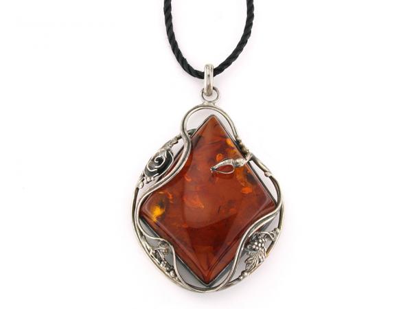 CF01357 - Collana con Pendente Ambra Naturale