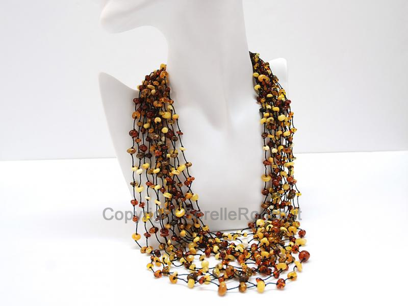 COLLANA CON AMBRA NATURALE MULTIFILO