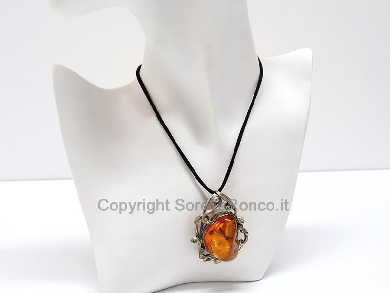 COLLANA CON PENDENTE AMBRA MIELE