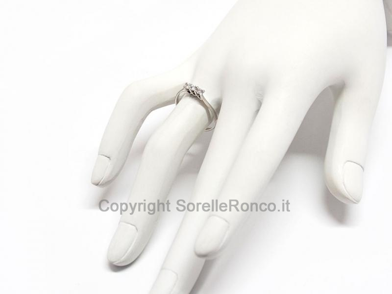 ANELLO TRILOGY CON DIAMANTI DA 0.19 CT