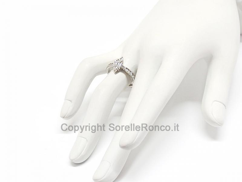 ANELLO PLATINO CON DIAMANTI BAGUETTE E BRILLANTI