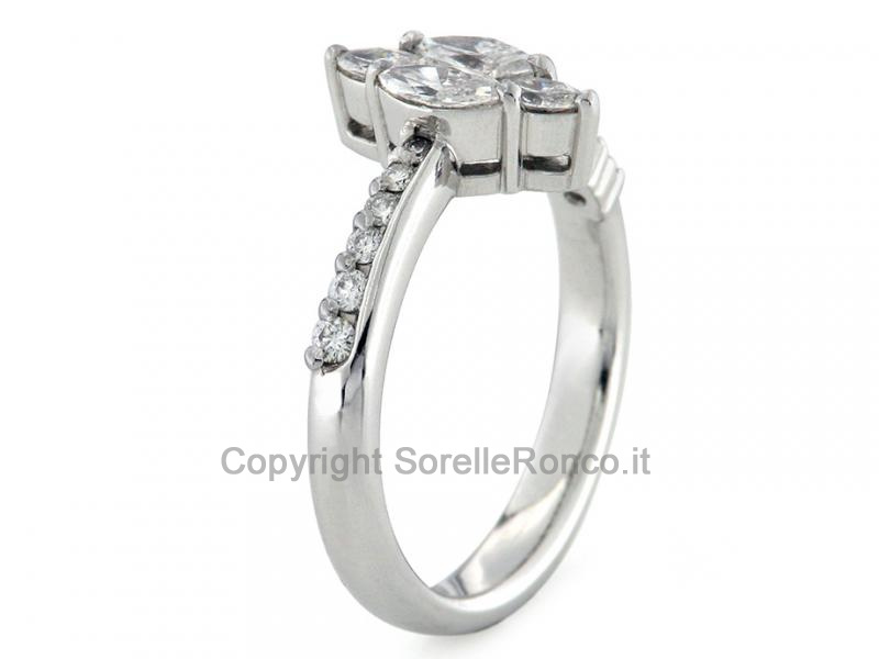 ANELLO PLATINO CON DIAMANTI BAGUETTE E BRILLANTI