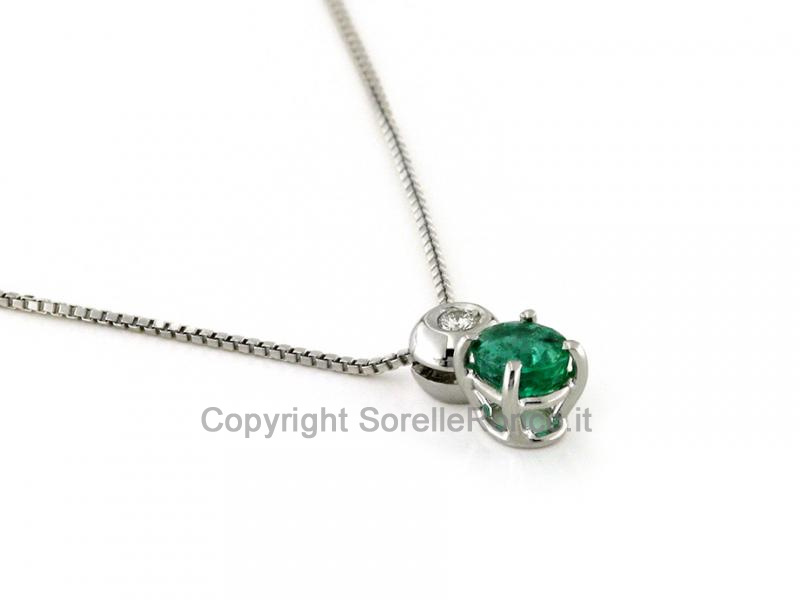 COLLANA PUNTO LUCE E SMERALDO OVALE