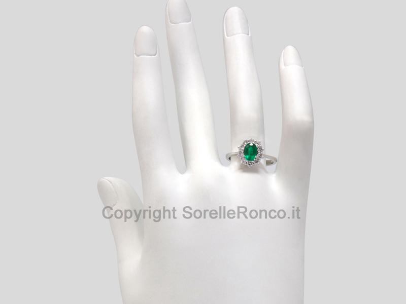 ANELLO IN ORO CON SMERALDO 0.74 CT