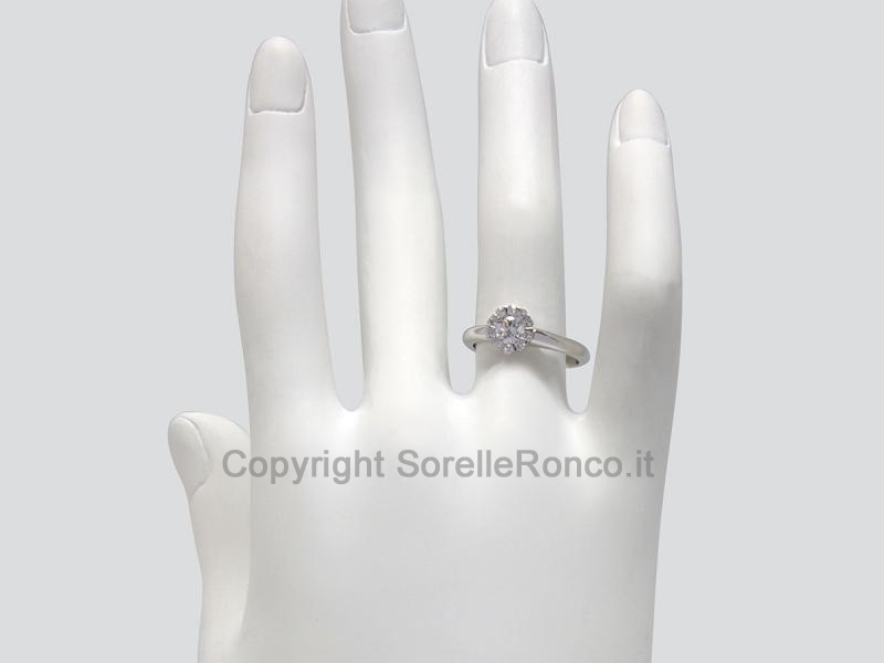 ANELLO DIAMANTE SOLITARIO CON CONTORNO PER CT 0.97