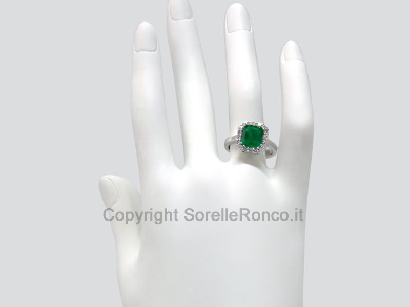 ANELLO CON DIAMANTI E SMERALDO 2.08 CT