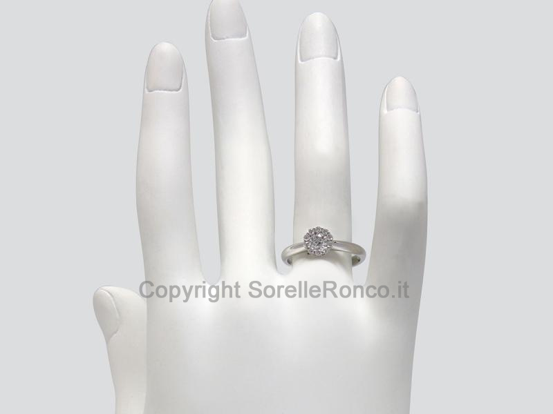 ANELLO SOLITARIO FIORE ORO BIANCO DIAMANTI 0.46 CT