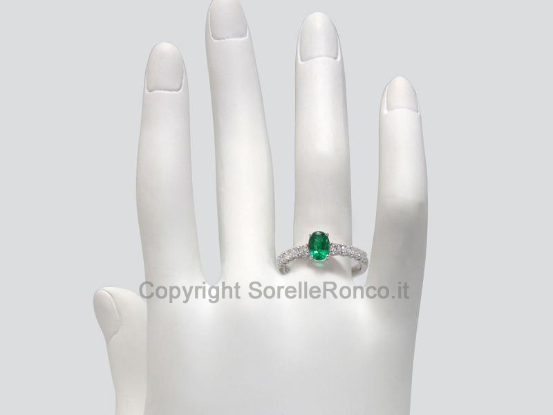 ANELLO CON DIAMANTI E SMERALDO 0.67 CT