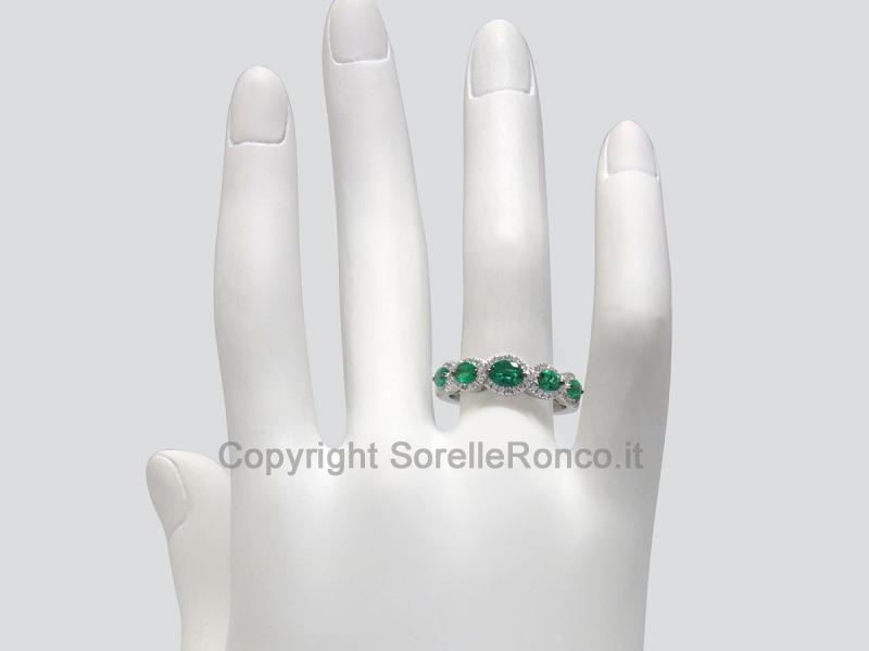 ANELLO CON DIAMANTI E SMERALDO 0.93 CT