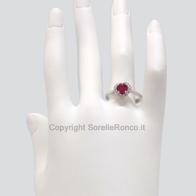 ANELLO ORO BIANCO DIAMANTI E RUBINO A CUORE 