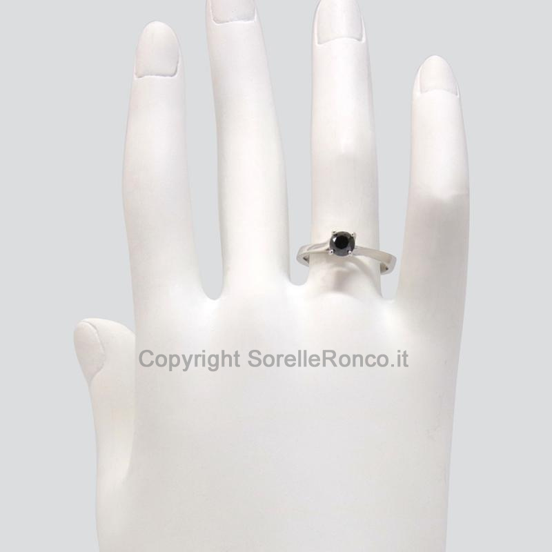SOLITARIO ORO BIANCO 18KT CON DIAMANTE NERO 0.63CT