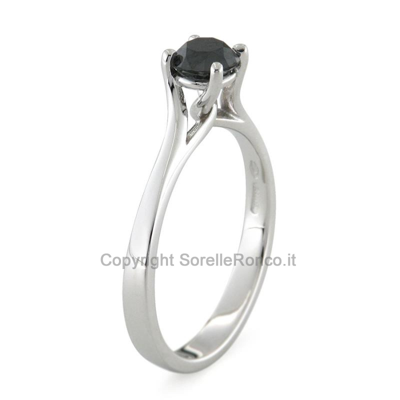 SOLITARIO ORO BIANCO 18KT CON DIAMANTE NERO 0.63CT