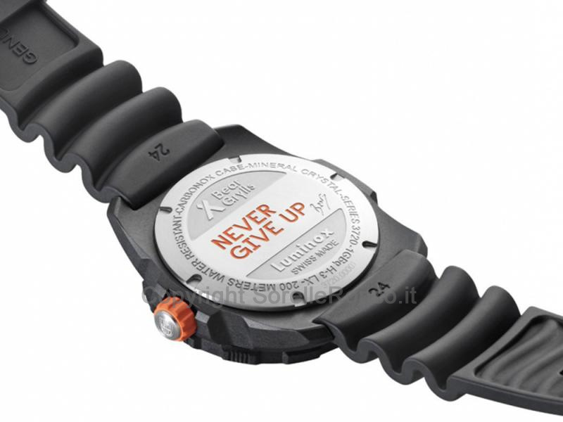LUMINOX BEAR GRYLLS SURVIVAL 42MM NERO E ARANCIONE
