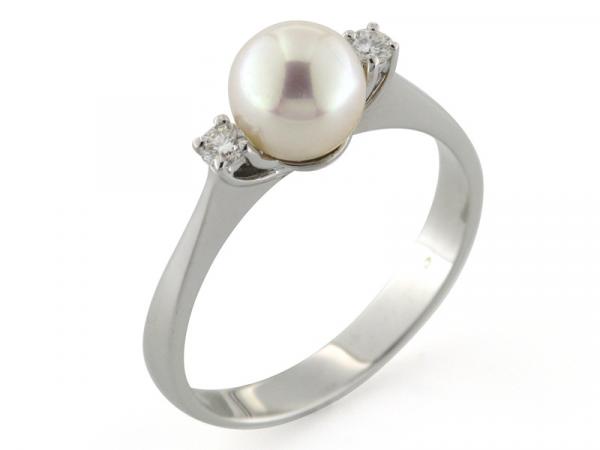 CF00289 - Anello con Perla e due Diamanti