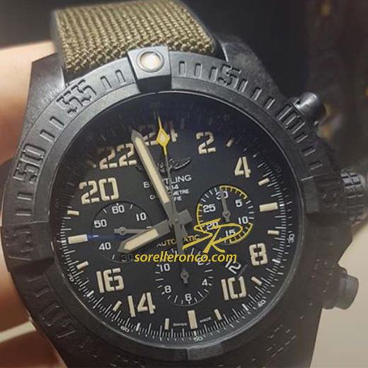 https://www.sorelleronco.gd2.it/Occasioni/schede_orologi/breitling/wcr2071-BREITLING-Avenger-Hurricane-Military/wcr2071-soldatino.jpg