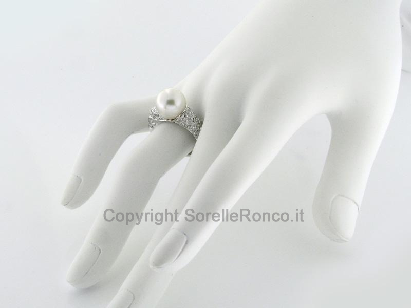 ANELLO IN ORO CON PERLA E DIAMANTI
