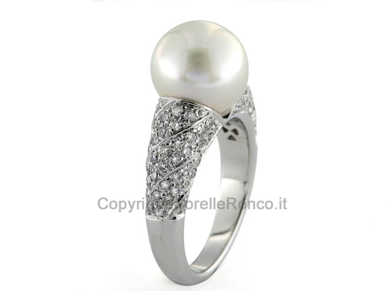 ANELLO IN ORO CON PERLA E DIAMANTI