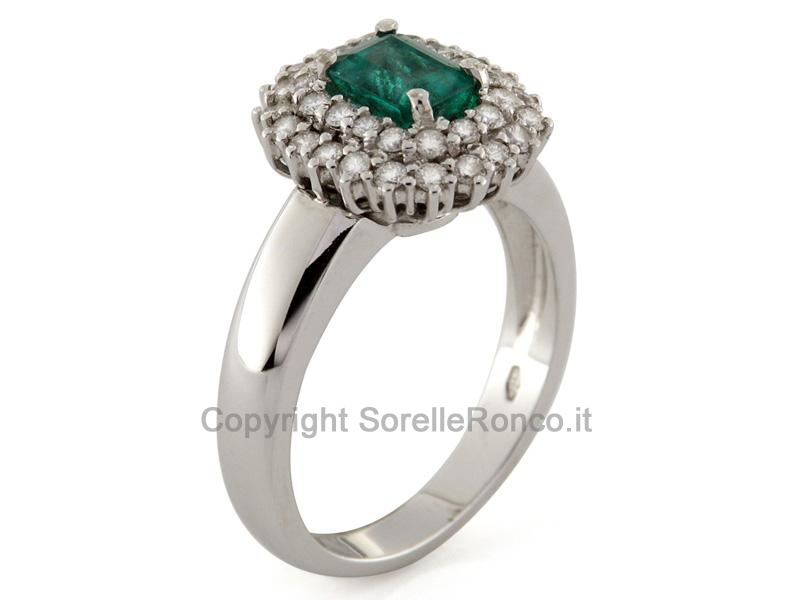 ANELLO CON SMERALDO E PAVÈ DI DIAMANTI