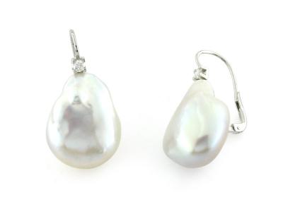 Orecchini con Perla Barocca e Diamanti
