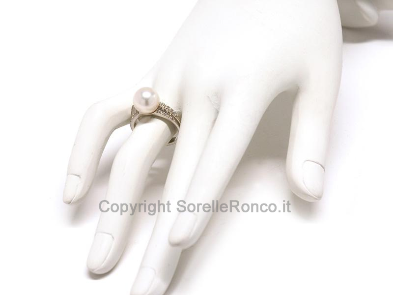 ANELLO IN ORO CON PERLA E DIAMANTI